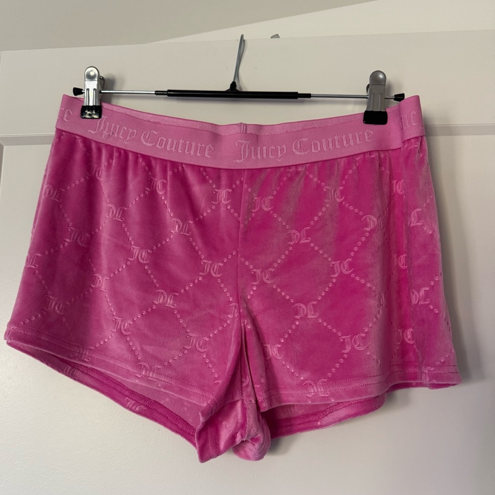 NWOT Juicy Couture Pink Velour Shorts Logo Design Details Size L